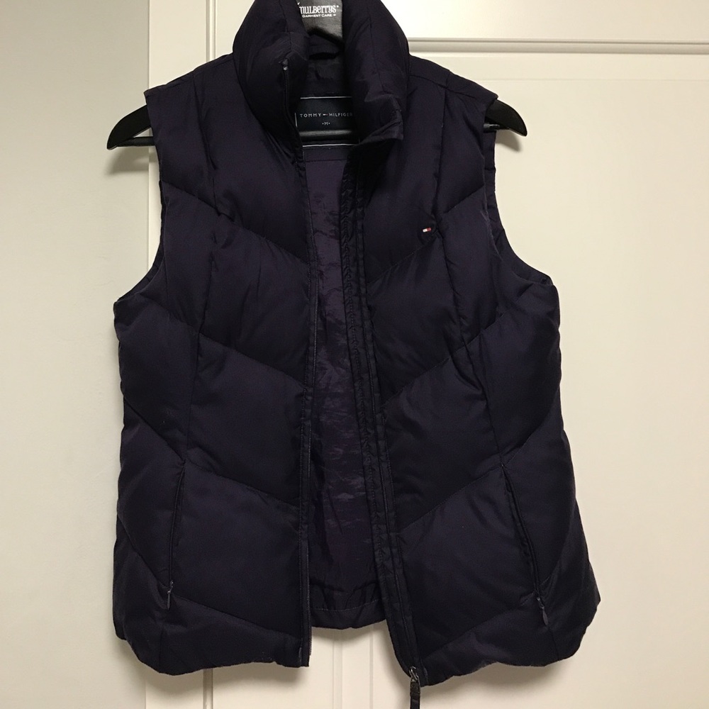 Tommy Hilfiger Vest, size M. Plum color